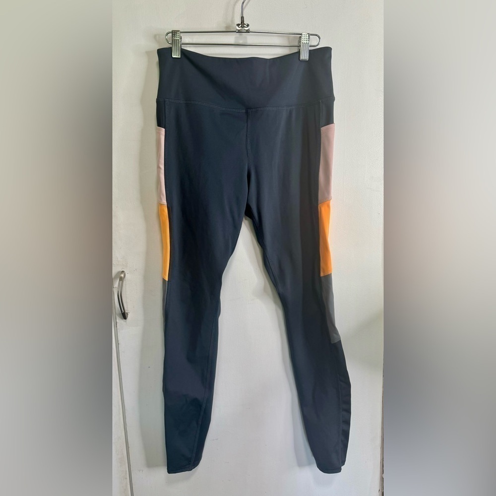 Love & Sports Leggings with side pockets ~ Size M